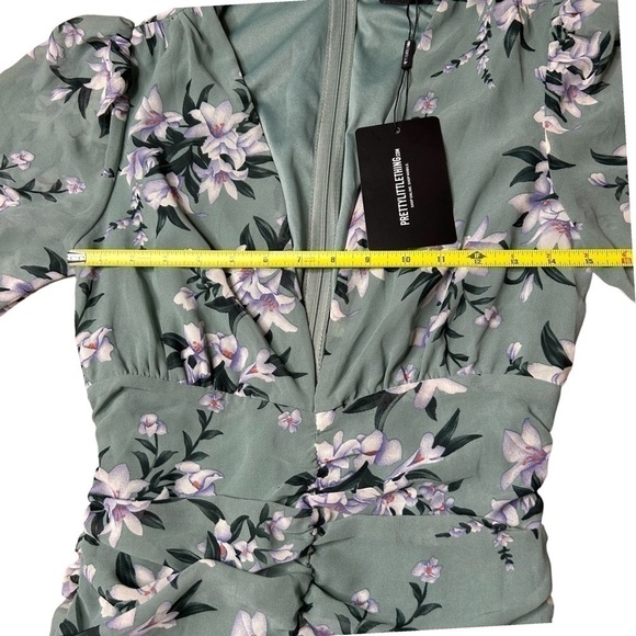 PrettyLittleThing Sage Green Floral Print Chiffon Ruched Long Sleeve Midi Dress - Picture 15 of 16
